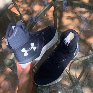 UnderArmour “Highlight” Basketball/volleyball shoe